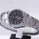 Seiko 21 Jewels Men's Automatic Watch Analog Black Dial with Silver Stainless Steel Band, SNK607K