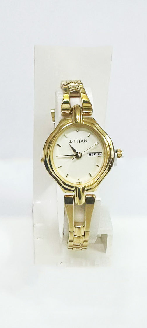Titan Karishma Women's Analog Watch Champagne Dial With Golden Stainless Steel Strap, 2345YM04