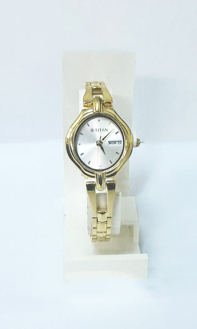 Titan Karishma Women's Analog Watch Silver Dial With Golden Stainless Steel Strap, 2345YM05