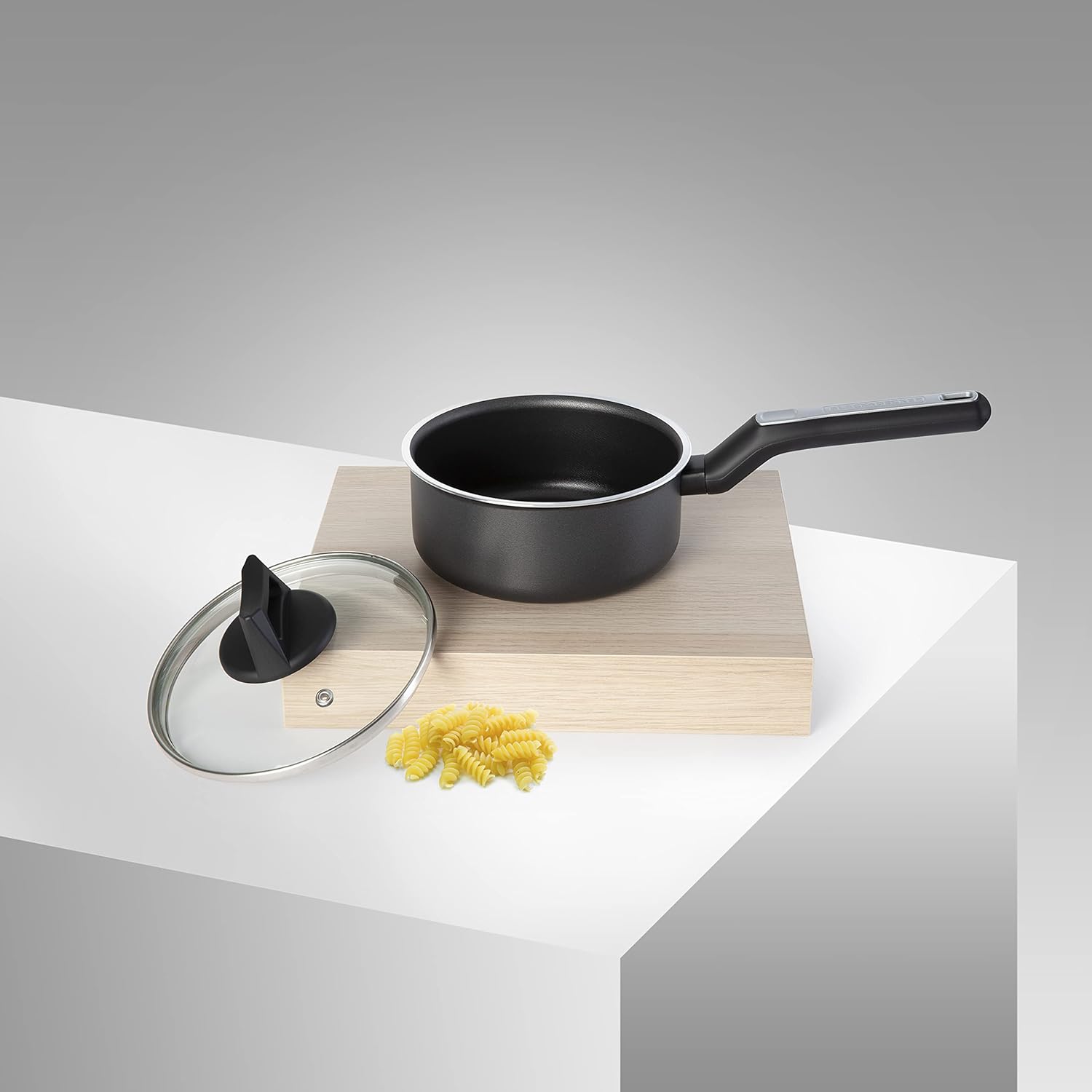 Black+Decker, 16cm Non-Stick Saucepan with Lid, BXSSP16BME