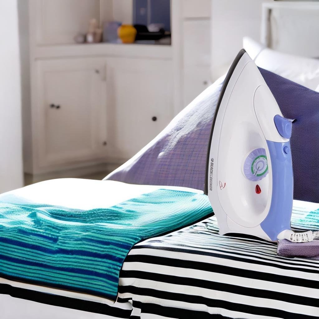 Black+Decker, 1000W Spray Dry Iron, 220V, Fast Heating, Easy Glide, F150