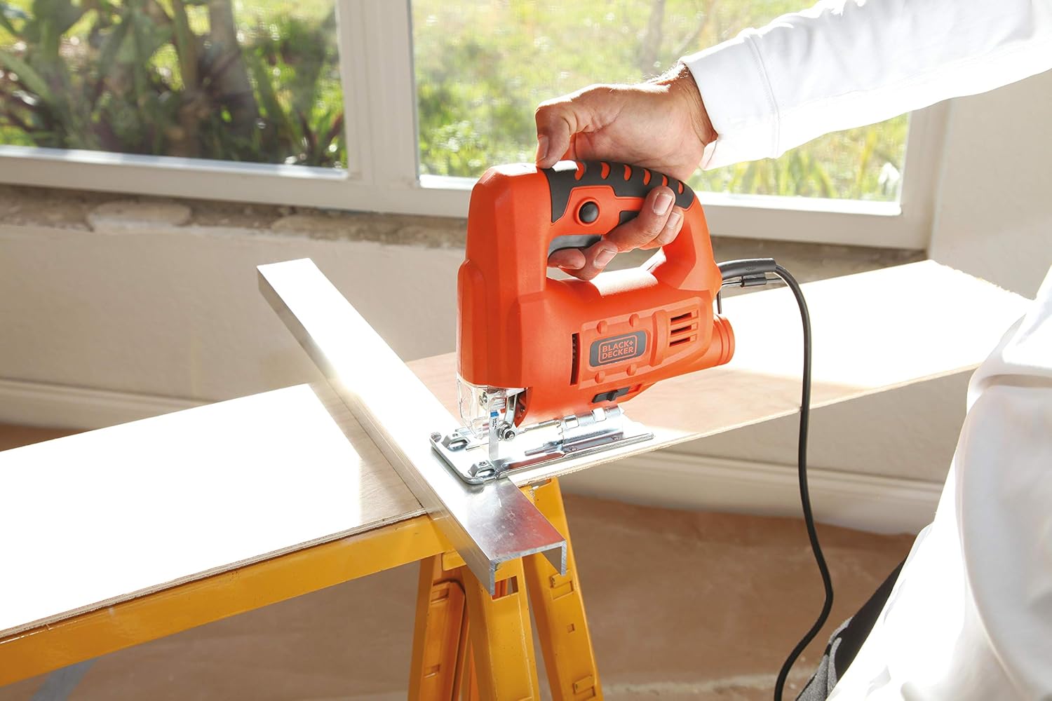 Black+Decker, Single Speed Jigsaw with Bevel Cutting, JS10