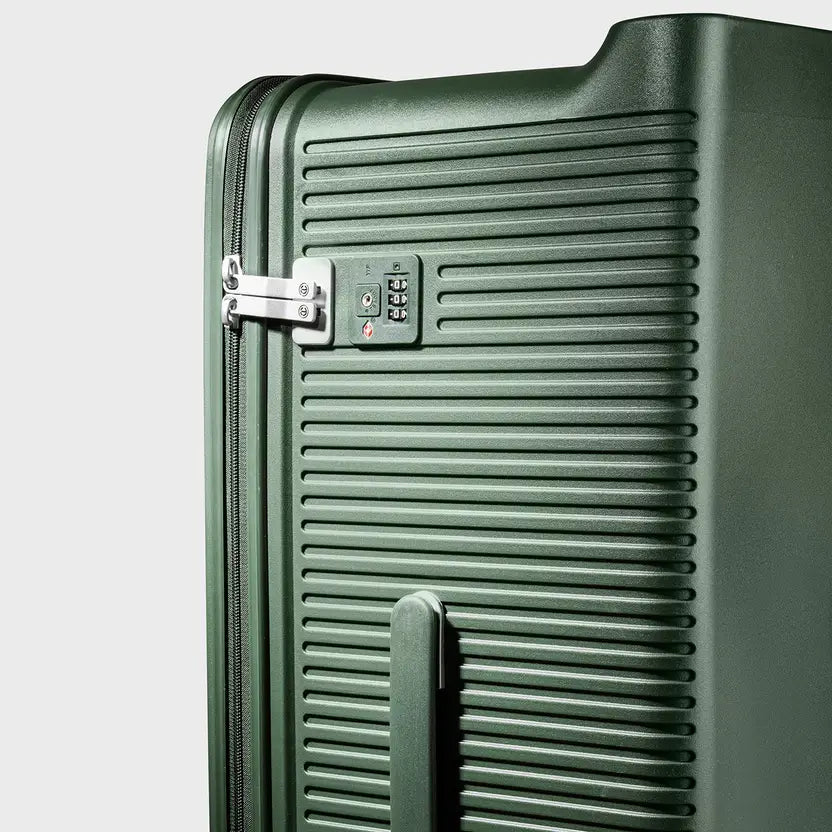 Carlton Globetrotter  67cm 360° 8 Wheel Hard Top Trolley-Green, GLOBETROTTERT67GRN